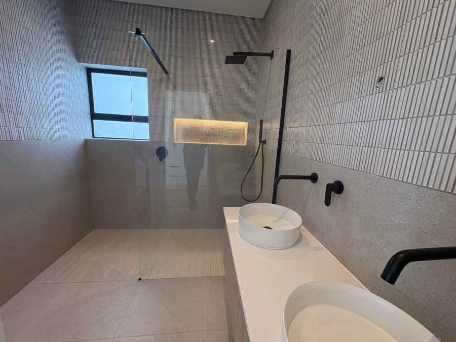 To Let 4 Bedroom Property for Rent in Sandown Western Cape